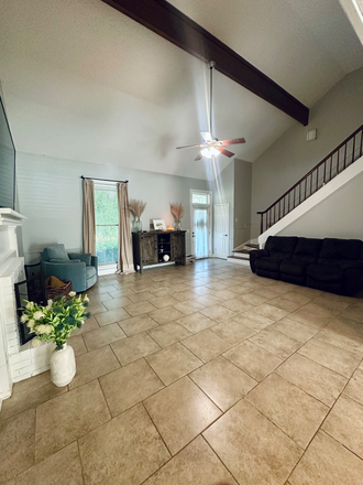 Living room - 3/2 located in Castlewoods Subdivision, Pool, Outdoor Kitchen House