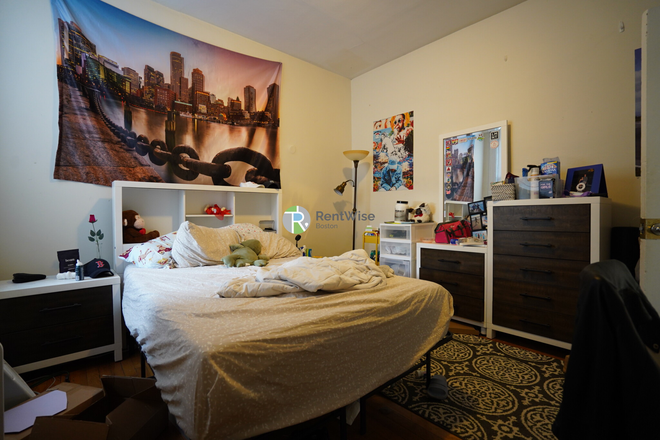 1 - SEPT 2026 – Spacious Packard’s Corner 4BR | 1.5 Baths | Students OK | No Fee Apartments