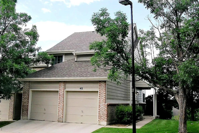 Front Entry & Garage - Sunny & Updated 3 Bed/3.5 Bath Townhome - Mountain Views & Central Location