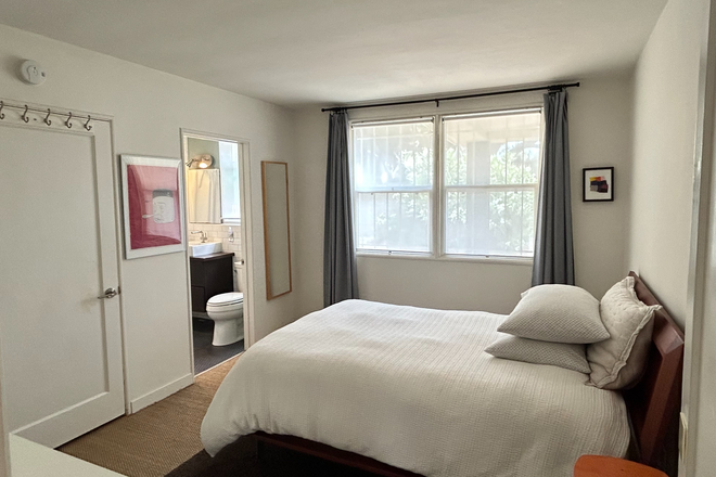 Bedroom - Private 1BR / 1BA Suite - walk to windansea