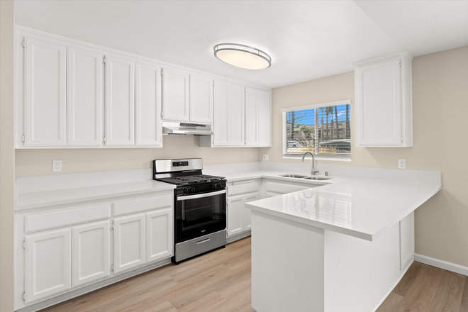 1147 Kitchen - Highland Parc Apartments