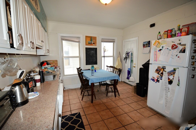 - - Short Commute to Campus! Available Now! 5 bed 2 bath w/ Heat & Hot Water inclded, Laundry Apartments