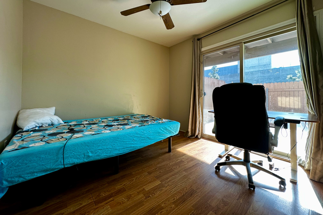Bedroom - Recently Renovated Rental for UCR Students and Faculty - 5 min drive or 15 min walk to UCR! Townhome
