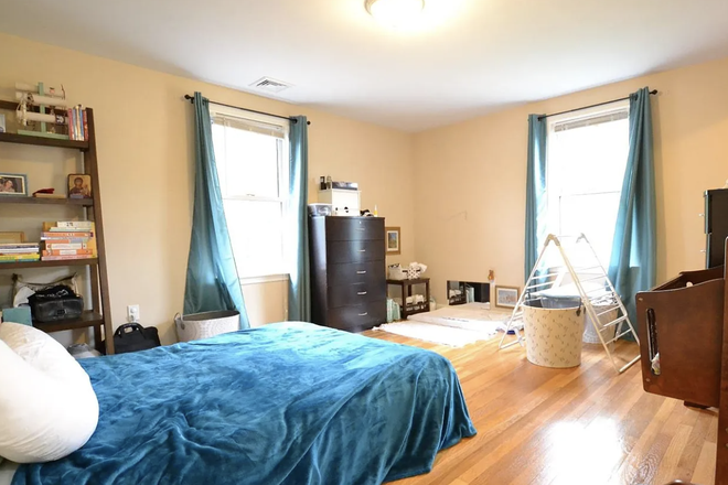Bedroom - Private 3BR Unit in Quiet, Stand-Alone Property Triplex