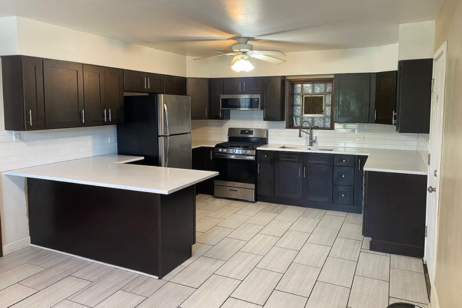 Kitchen - House close to campus