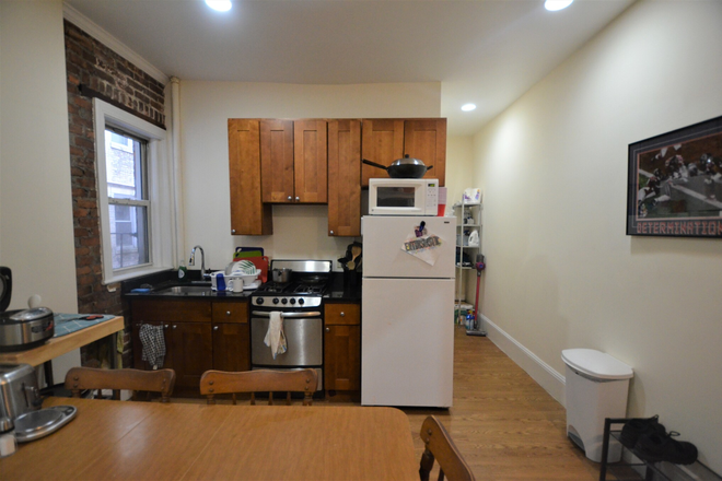 Kitchen - 3 Bed Available 9/1/25! *CONTACT NOAH 603-470-8181* Apartments