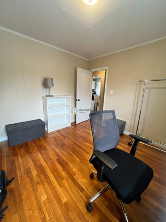 1 - JUNE 2027 | Charming Duplex | Medford 4 Bed, 1 Bath | Water Included | No Broker Fees! Duplex
