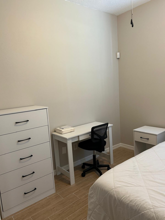 bedroom - UCF off-campus girl's only Rooms House