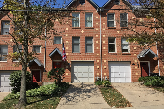 Exterior - Eden Park Townhouse Close to Campus