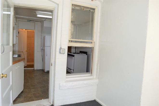 1028.5 Pine - 1028 1/2 Pine St. (2BR/ 1BA) Apartments