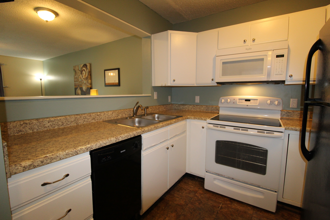 Kitchen - Hunters Ridge - Spacious 2 bedroom condo for rent! 1360B Hunters Rd.