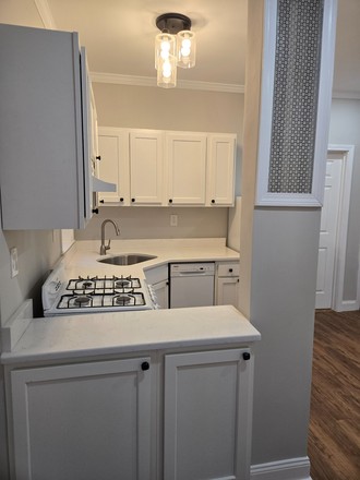 Call NOW for showings! 617-236-8550 - COMM AVE - 1BR/1BA SPLIT FOR 2 PPL IN PACKARDS CRNER! AVAIL *9/1/2026* W/ H&HW INC, LNDRY IN BLDNG! Apartments