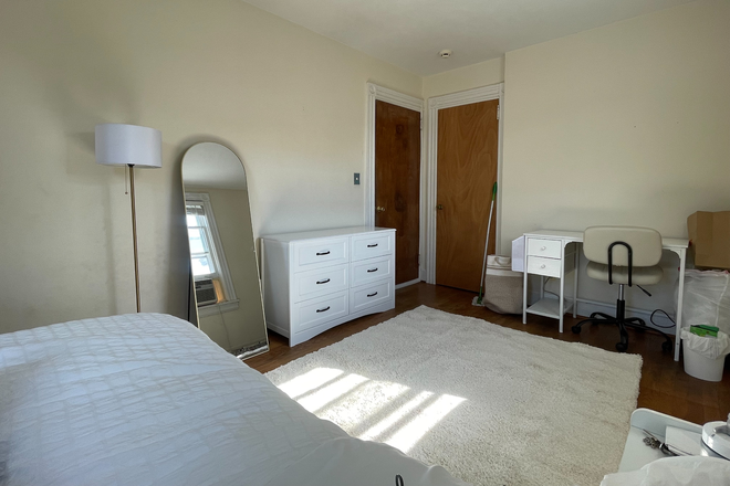 Bedroom - Room in home-Wiggins St-Princeton