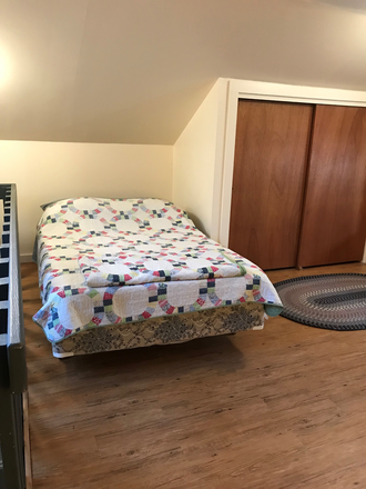 Loft Area #1 - 1 Bedroom Cottage close to campus Apartments