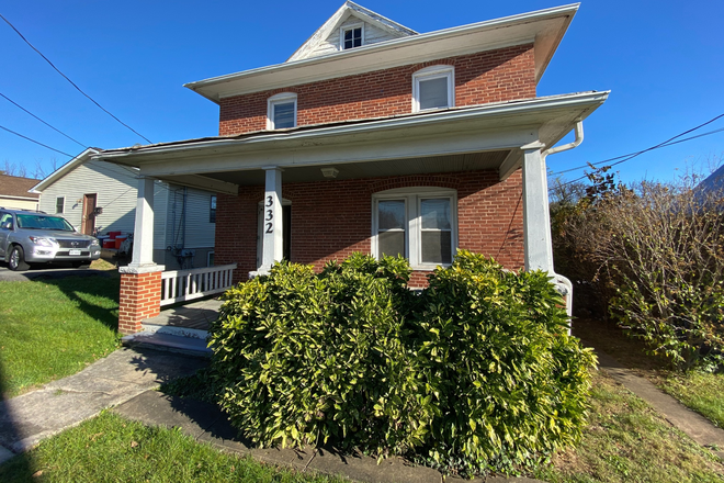 Front - Downtown home for rent for the 2026-2027 school year!