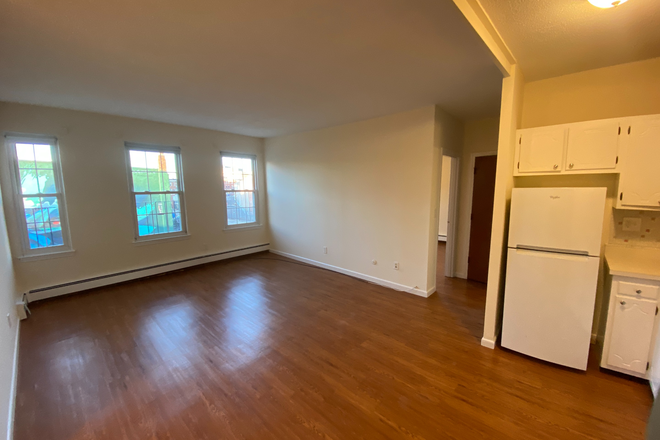 ! - RENOVATED Great view 1 bed near NEU, Jan 1 OK, ht/hw incl, lots of LAUNDRY, half fee Ref #201941509 Apartments