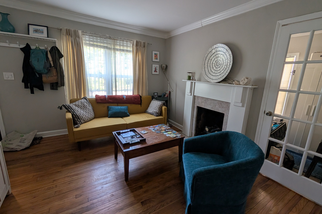 Living Room - Cozy home, quiet neighborhood