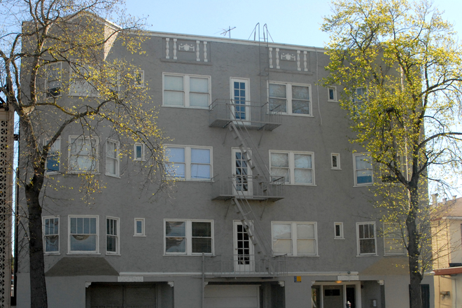  - 1176 University
