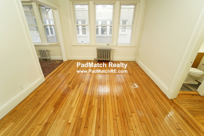 ! - NO FEE RENOVATED 1bhk near NEU and BU, 3 ok on lease, HT/HW incl, reduced fee! Ref #150034041 Apartments