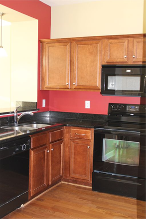 Kitchen area - 2 BR 2.5 BA Townhouse with gym/pool near 8th Ave/12 South for Spring 2026
