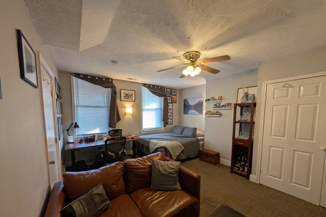 Bedroom - Large and Sunny Bedroom For Rent Close to VCU Apartments