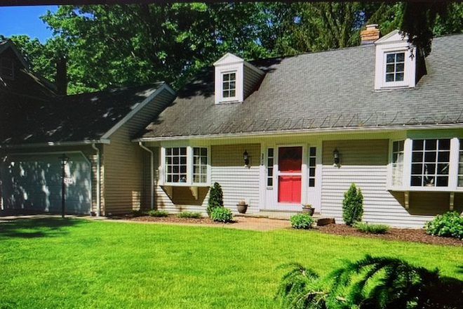 Main House - Cozy Furnished Studio Apartment