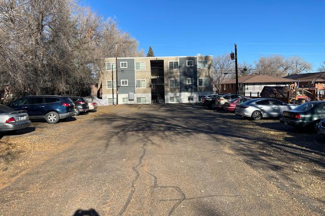 Parking Lot - Available 7/5: 1937 Warren Avenue #305 Apartments