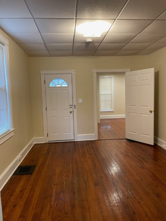 Living Room - 1BR apt PU Affiliate only-Pine St-Princeton