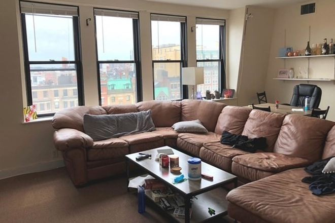 Call NOW for showings! 617-236-8550 - COMM AVE - PENTHOUSE 4BR IN KENMORE SQ FOR *9/1/2025* W/ LNDRY IN BLDNG, ELEVTR, 2 BATHS, DW, A/C!