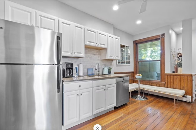 Kitchen - Gorgeous Victorian Three Bedroom close to Redline in Quiet Beautiful Artsy Neighborhood Condo