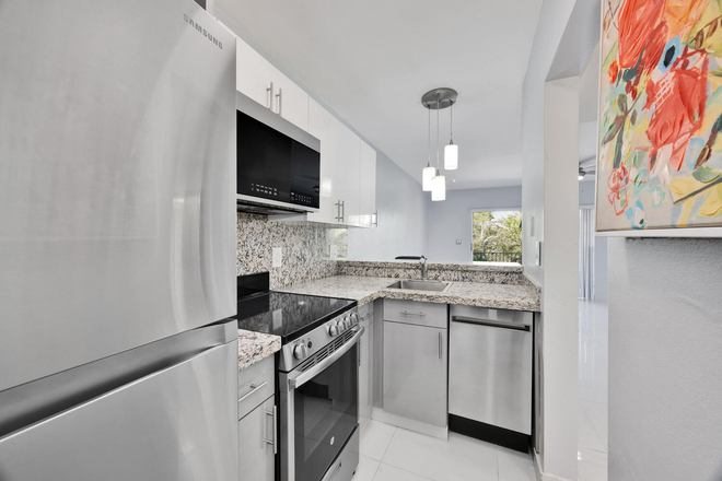 Kitchen - Fully renovated studio for rent near campus and metrorail! Condo