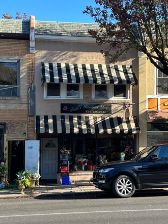 Front - Beautiful clean two bedroom apartment