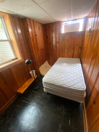 Bedroom - Cozy Basement Room Near South Campus
