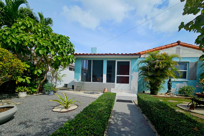 Main House - Charming Newly renovated, FULLY FURNISHED. ALL UTILITIES INCLUDE.