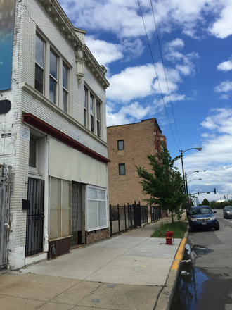 Building front - 2nd Floor Two-bedroom Apartment w/large Livingroom near UIC West Campus/Tri-Taylor/Rush for $1350