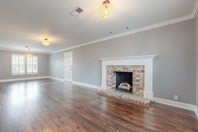 Living room - 2 Bed, 1/5 bath condo in Green Hills