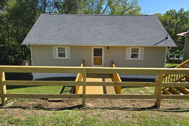 Front - Single family home (entire house)