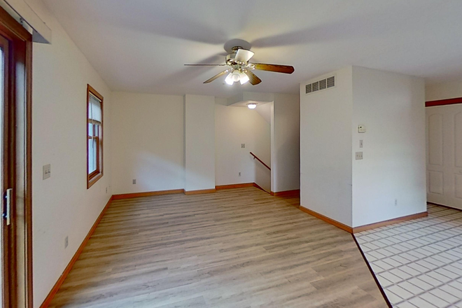 Living Space - Four Bedroom Townhouse Near Downtown!