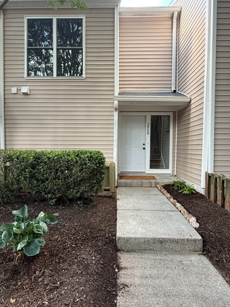 Front Entrance - Charming FULLY Renovated Townhouse in The Midlands