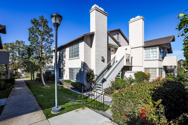 unit outside - 2 bedroom 1 bath apartment for rent, 5 minutes walk to UCI