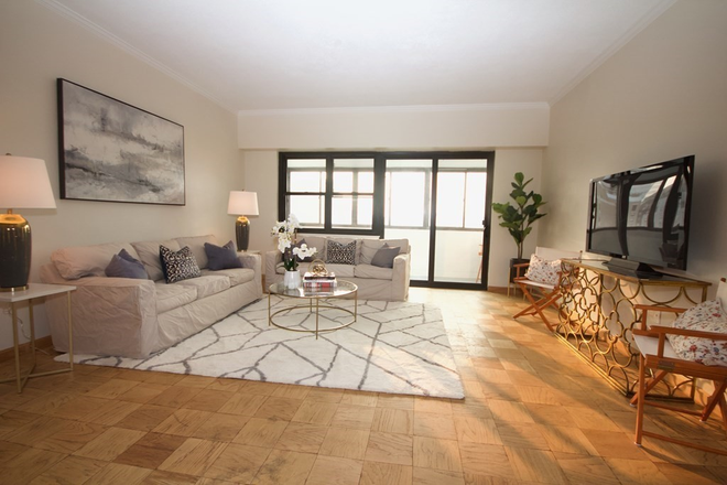 Living Room - Hawthorne Place Apartments