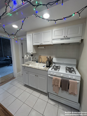 kitchen - 39 Hemenway St - Professionally Managed Building of Condos!