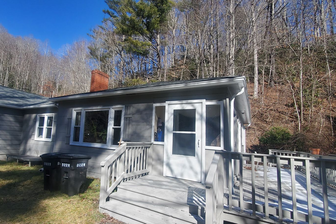 Photo - Large 4 Bedroom House On Hwy 105