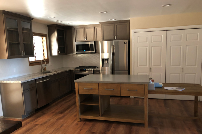 Kitchen - Fantastic remodeled 4 bed/3 bath home with large deck and fenced backyard a few minutes from NAU