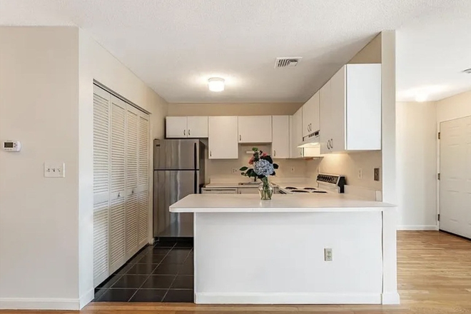 . - 3 bed 2 bath for September! Apartments