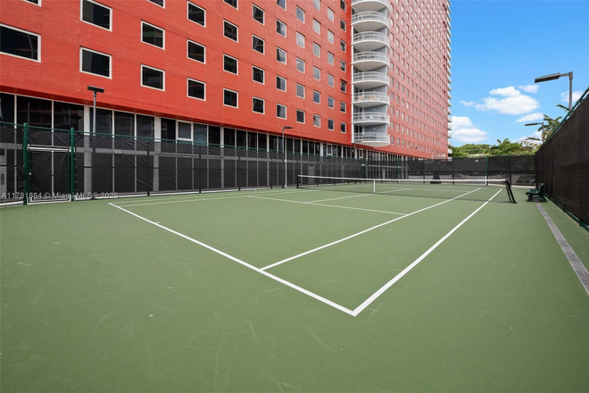 Tennis courts - Beautiful Biscayne front Brickell apartment