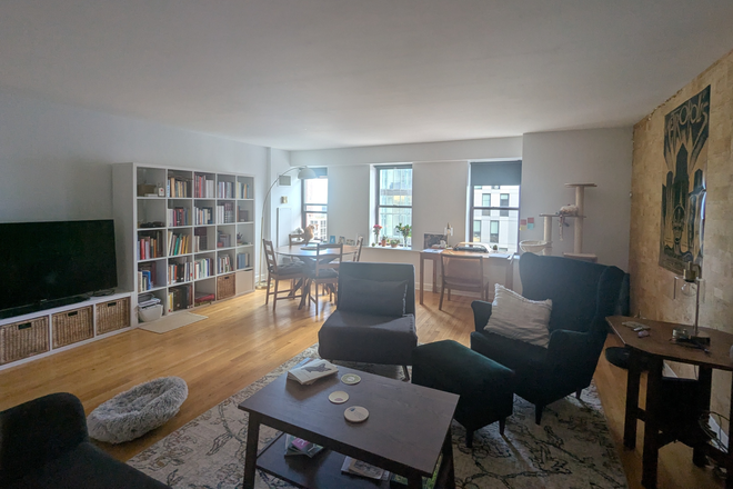 living room - Charming One-Bedroom One-Bathroom Loft-style apartment