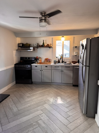 eat in kitchen - Split level,  2 bedroom, 1 bath on the East Side just steps away from Miriam Hos Duplex