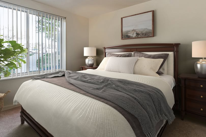Bedroom - Graduate Gardens 2 Bed 1 Bath Apartments