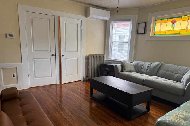Living room - Near South Orange Ave and Close to Campus Apartments